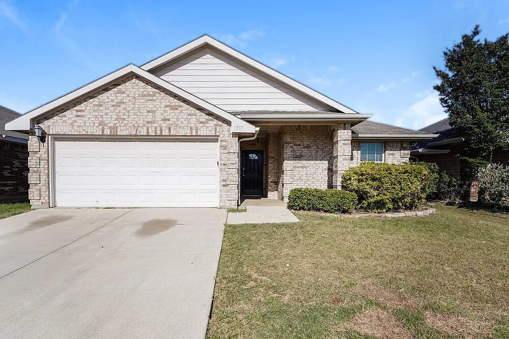 4 bed, 2.0 bath, 1634 sqft, $2,010 — Photo 1