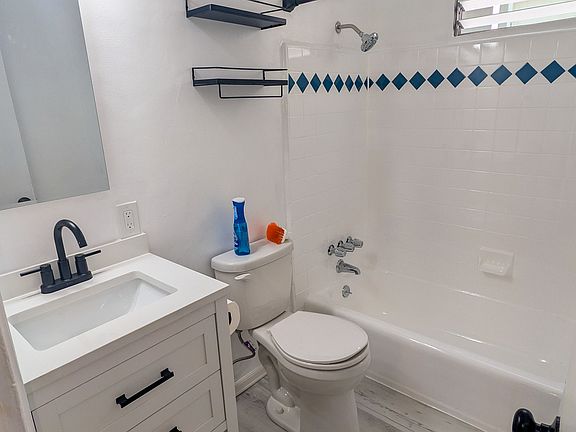 3rd image of 1523 11th St APT C