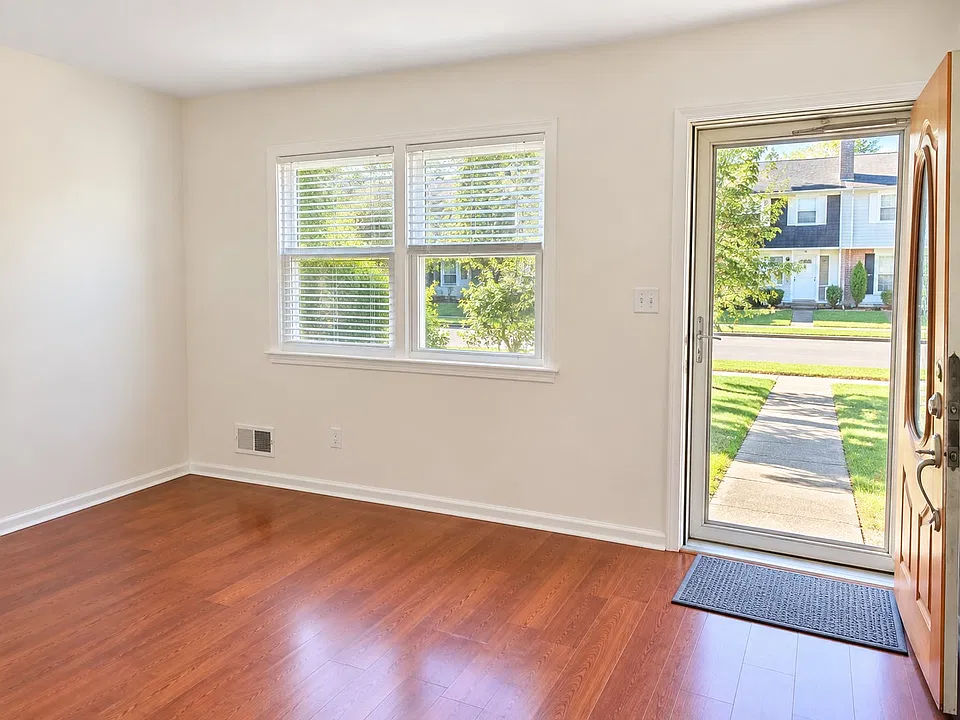 8 Ethan Allen Ct
