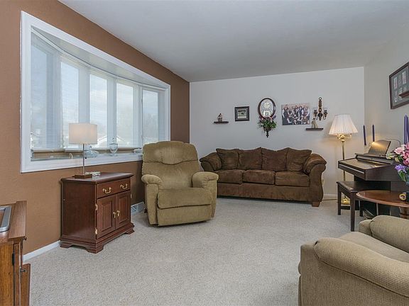 4th image of 1408 Medford Ln