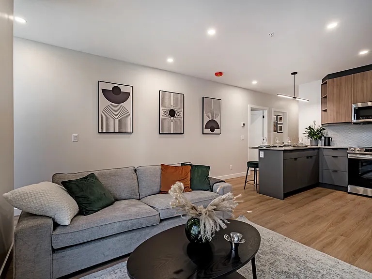 909 5th Ave SW — Photo 50