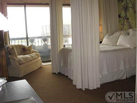 5th image of 3831 Turtle Creek Blvd APT 8D