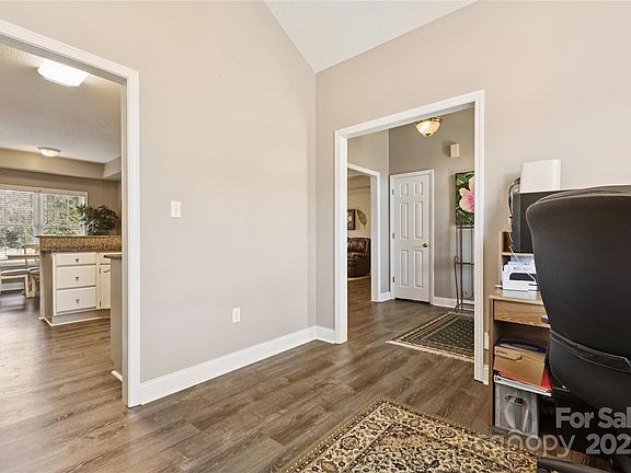3rd image of 807 Tranquil Knoll Ln