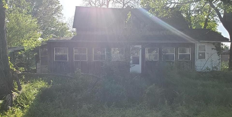 1st image of 701 S Oak St