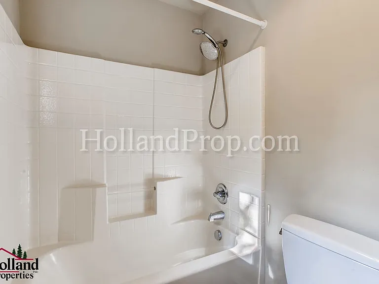 977 NE 73rd Ave — Photo 18