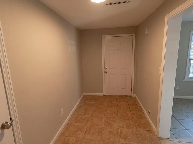 706 Demaret Dr #C — Photo 3
