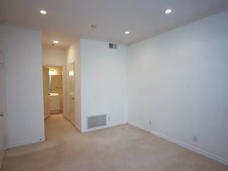 300 N El Molino Ave #126 — Photo 14