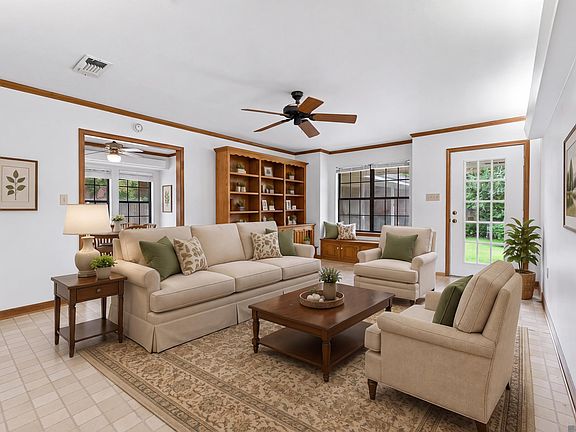 4th image of 824 Nelson Dr