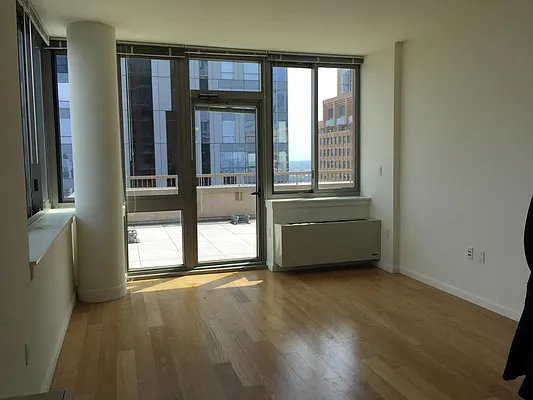 Rented by Mdrn Residential | media 7