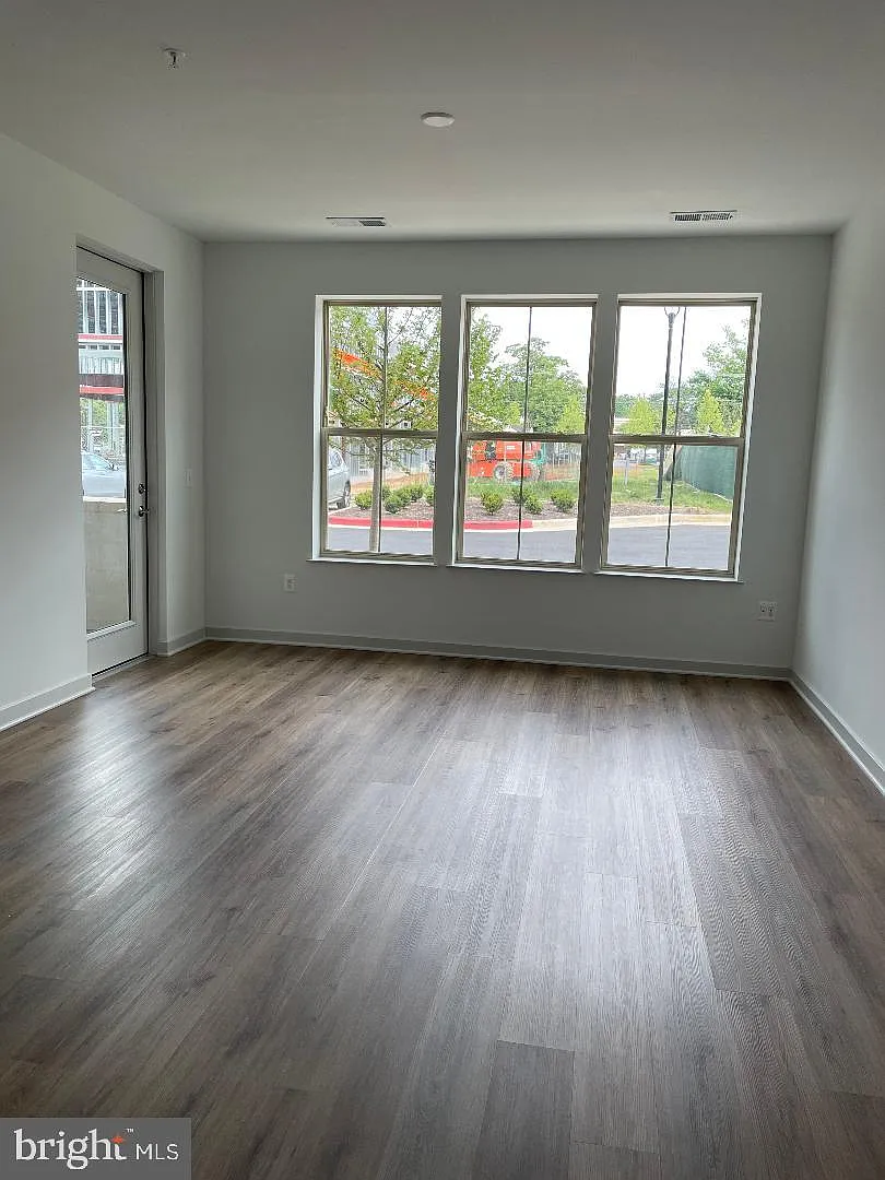 1 bed, 763 sqft, $2,300 — Photo 3