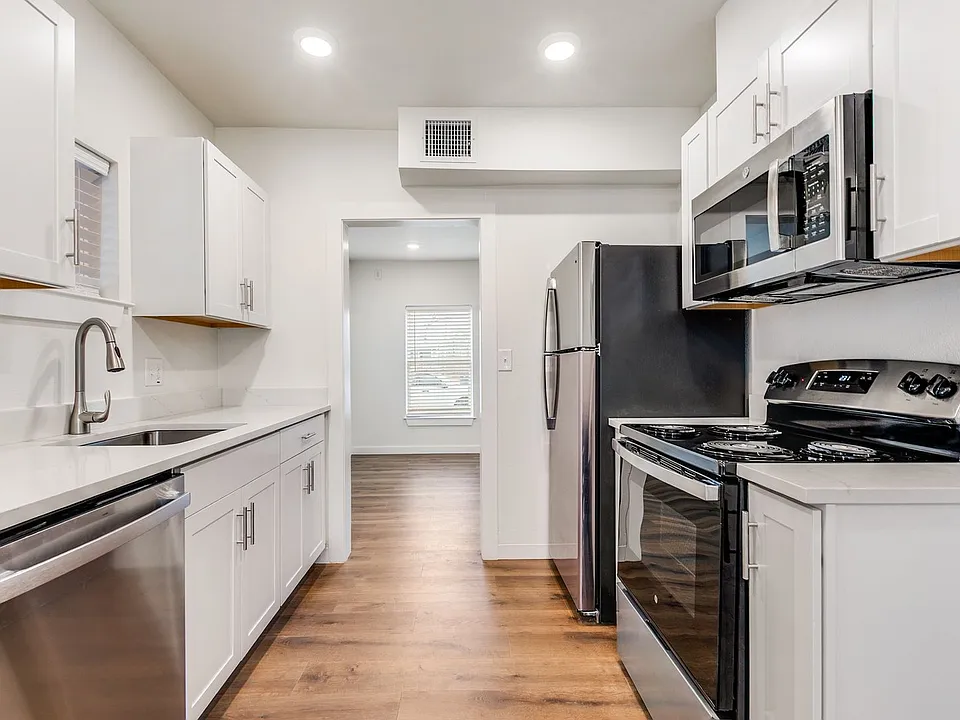 Renovated 2 Bedroom Upstairs Duplex in Los Angeles Heights