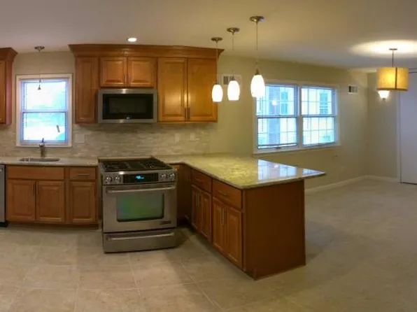 303 Viviney St, Elmwood Park, NJ 07407