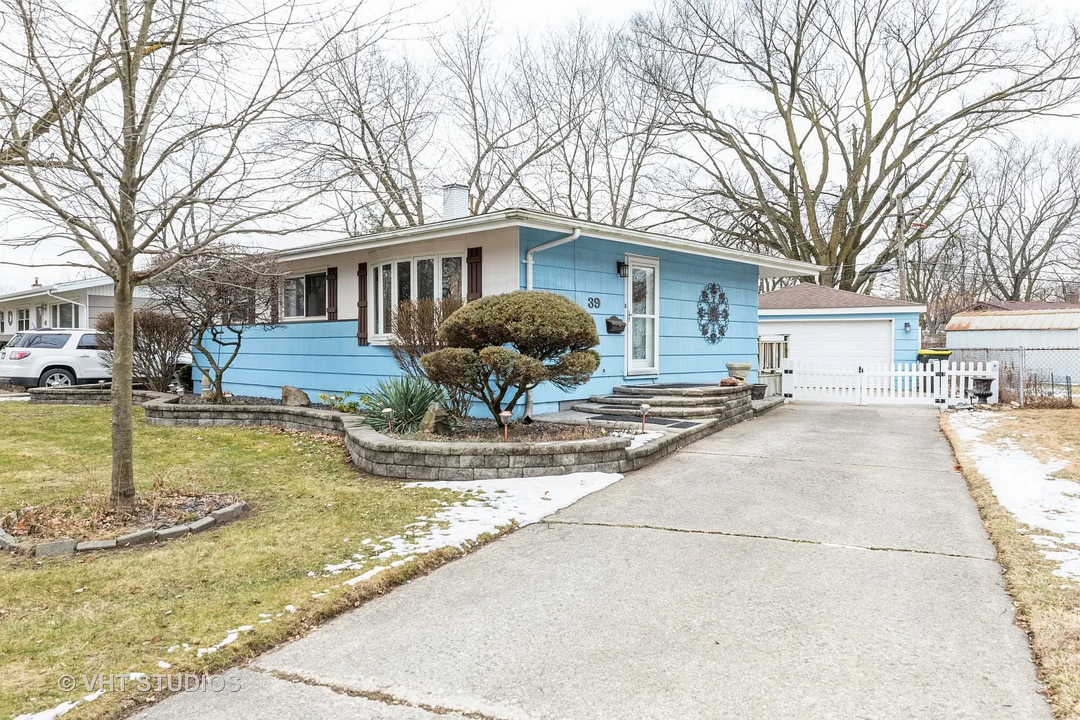 39 Arrowhead Dr photo 1