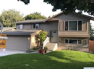 8306 W Grand Ronde Pl, Kennewick, WA 99336