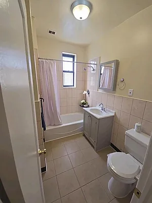 Bathroom, photo 1