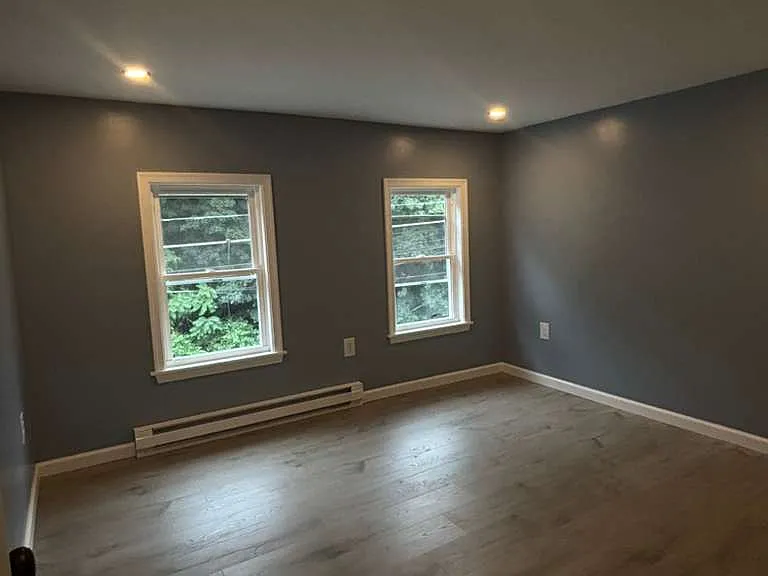 137 W Water St — Photo 14