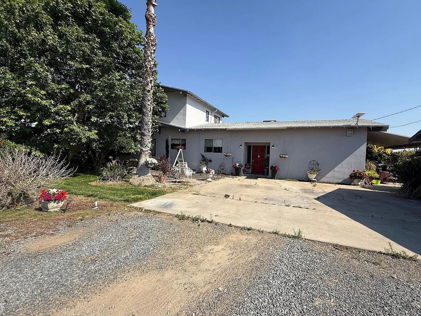 Spacious and Charming Country Home For Rent — Photo 3