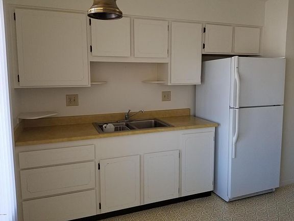 4th image of 9538 W Willowbrook Dr