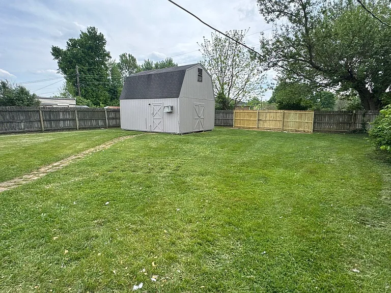 1814 Oakwood Dr — Photo 5