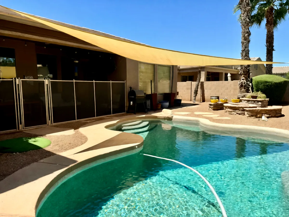 Building Photo - 362 W Carob Dr
