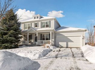 1876 Clover Meadow Dr, Chaska, MN 55318
