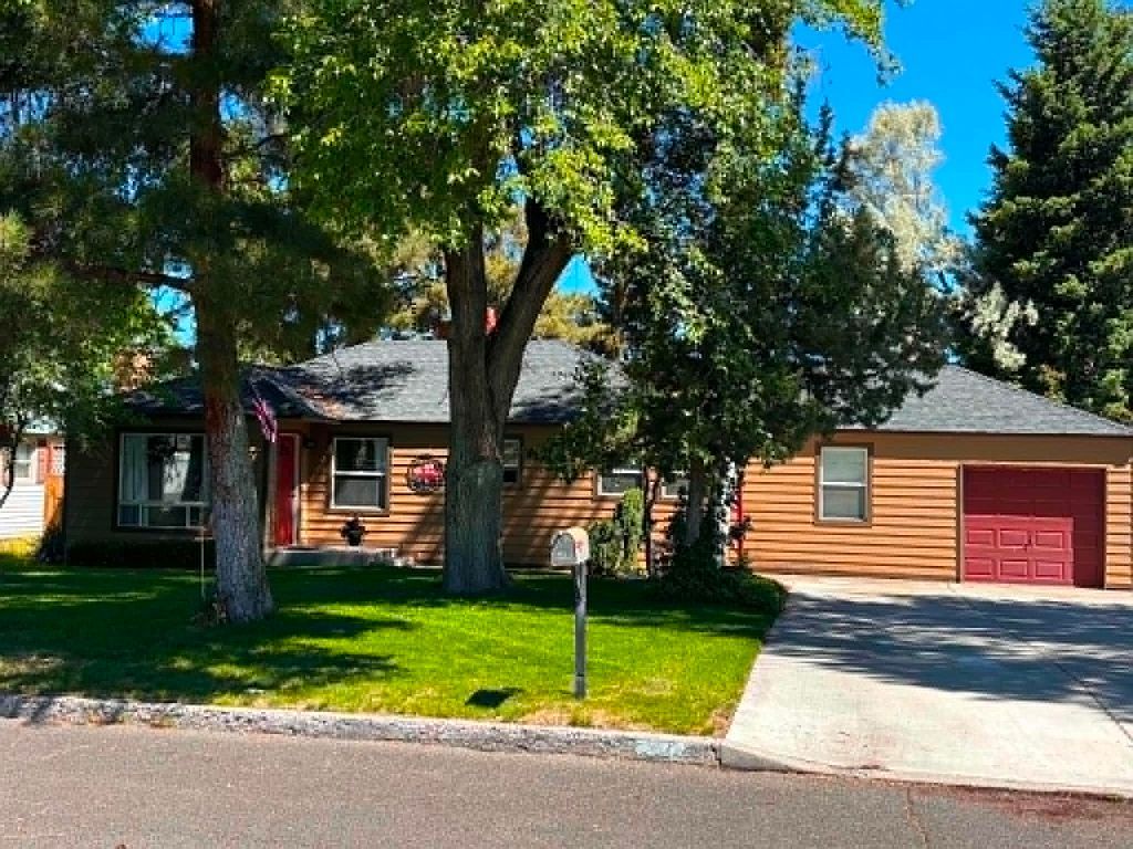 751 NE Lookout Ave - Property Image