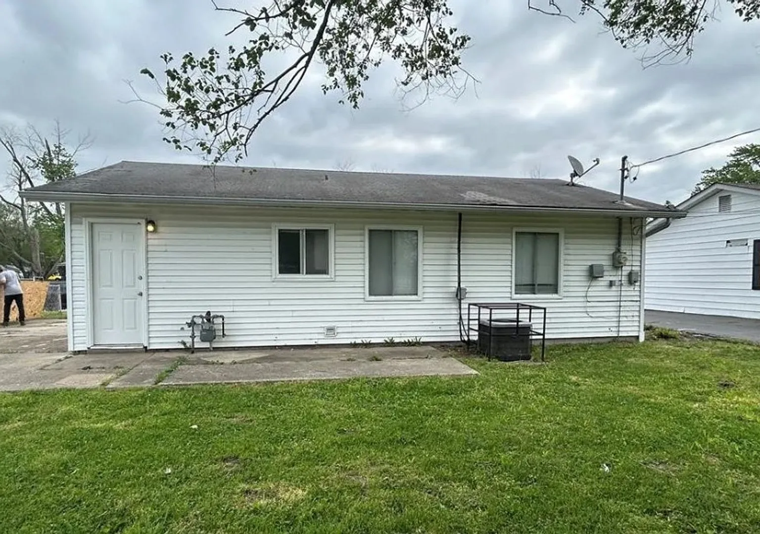 For Lease — Photo 1