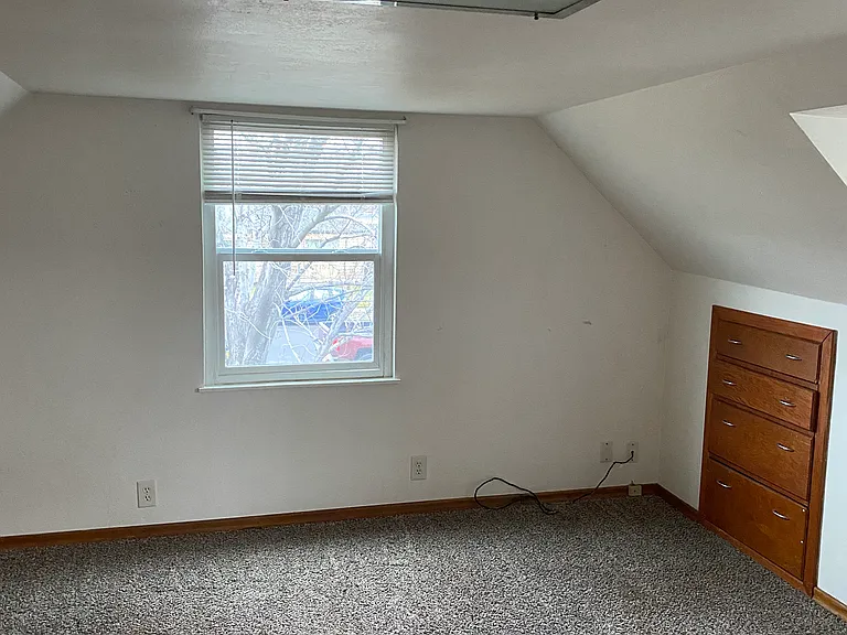 1042 W Cascade Ave #B — Photo 11