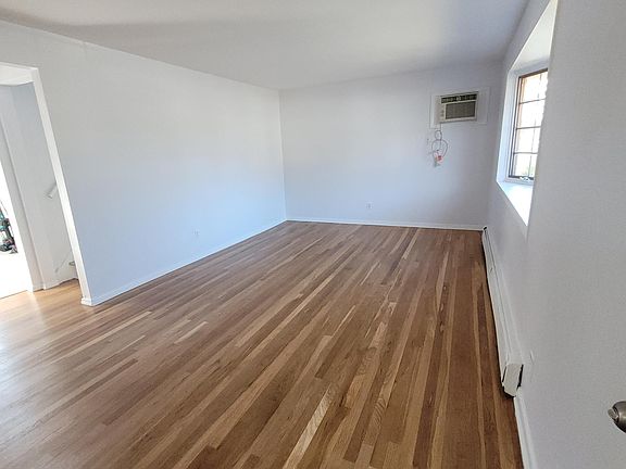 3rd image of 1109 Boulevard
