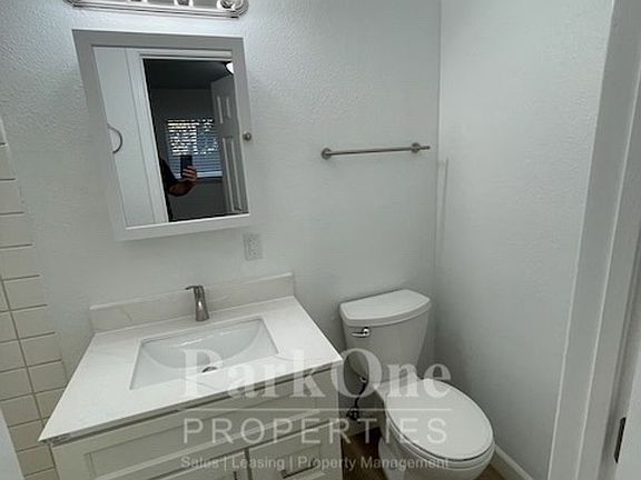 5th image of 845 Robinson St APT A