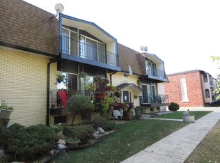 5637 Edge Lake Dr, Oak Lawn, IL 60453