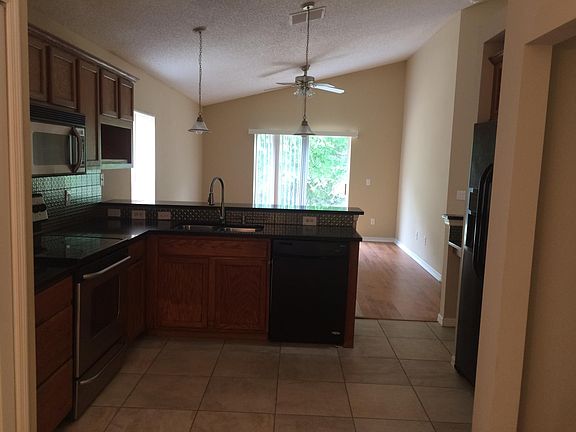 4th image of 2606 Holly Pine Cir