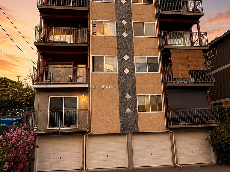 Barrett Square Apartments: Your Ideal Urban Home — Photo 27