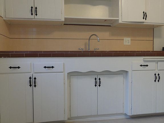 4th image of 4478 Hamilton St