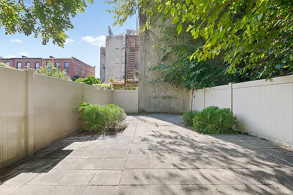 Sold by Compass | media 6