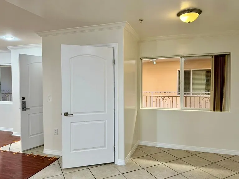 13525 Vanowen St #106 — Photo 3