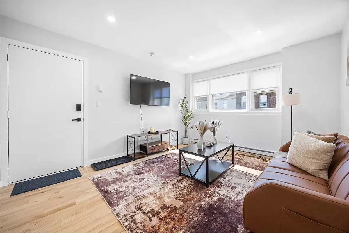 2 bed, 1000 sqft, $2,200 — Photo 2