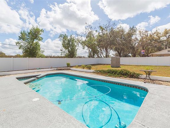 3rd image of 4101 Coats Rd