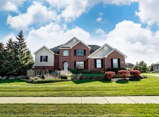 2634 Meadowpoint Dr, Troy, OH 45373