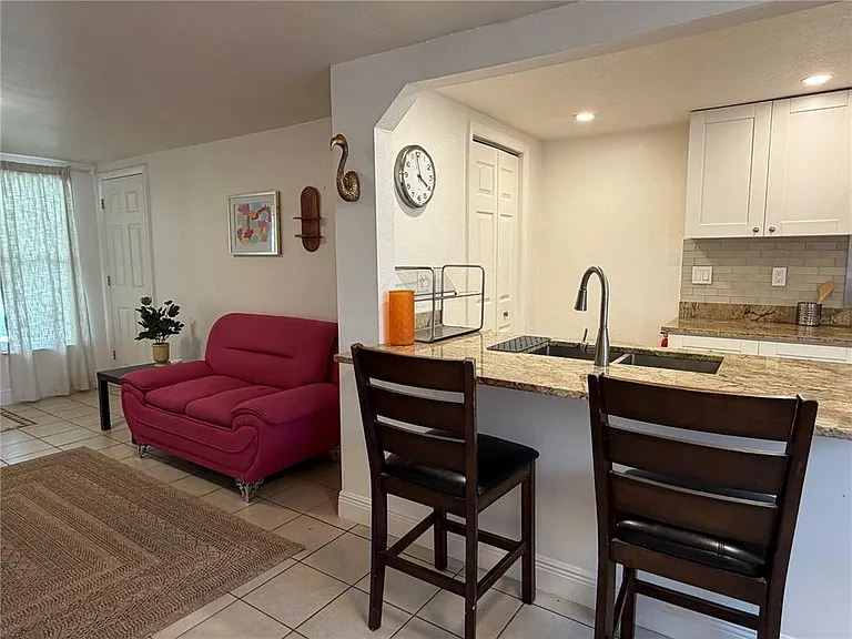 203 W Crest 1/2 Ave — Photo 8