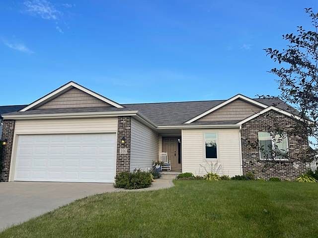 1st image of 106 Tamarack Dr