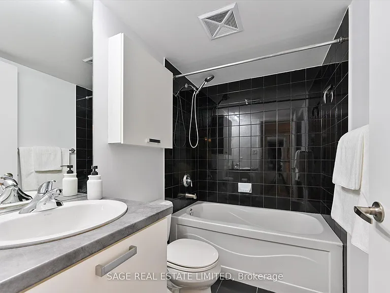 38 Grenville St #902 — Photo 17
