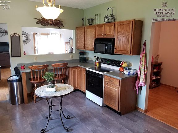 3rd image of 929 Glenview Dr