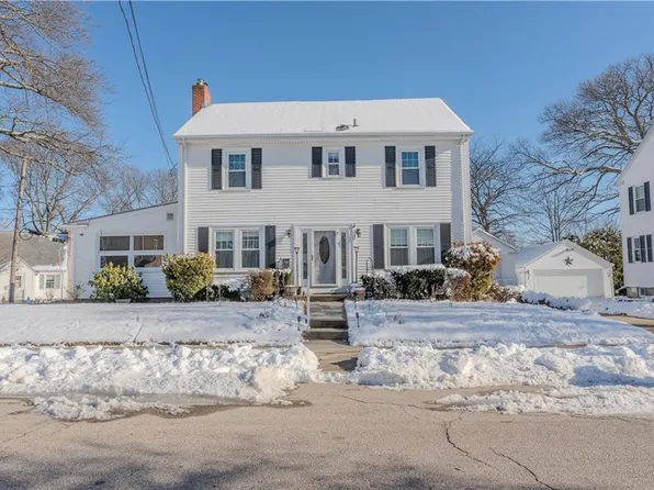 73 Western Promenade St, Cranston, RI 02905