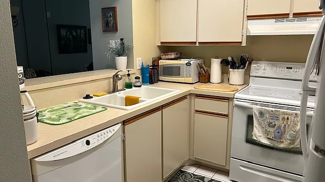 2 bed, 900 sqft, $1,800 — Photo 3