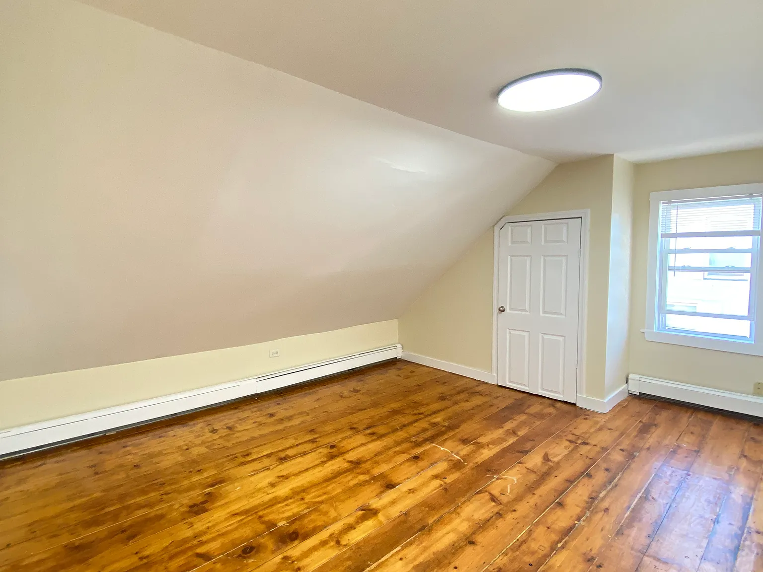 3 bed, 1250 sqft, $2,400 — Photo 3