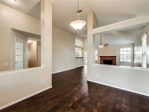 4th image of 925 Carmela Dr
