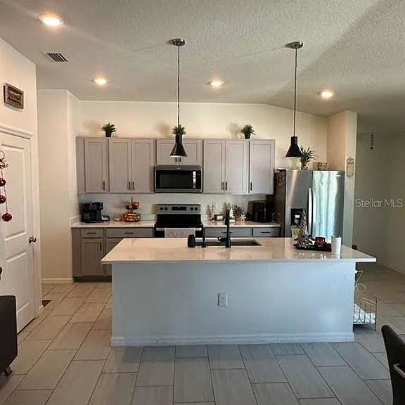 1027 Papaya Cir — Photo 7