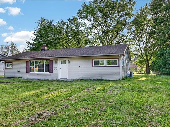 2nd image of 2476 Amberly Dr
