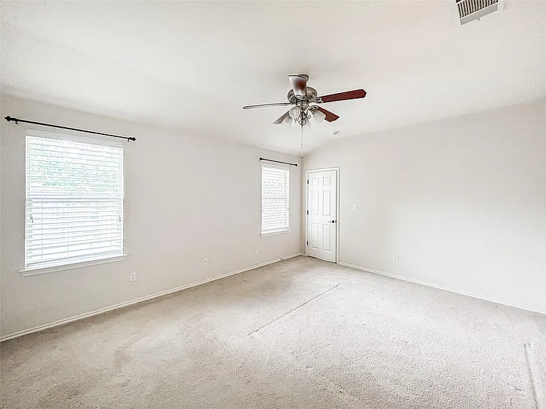 7810 Squirrel Hollow Dr — Photo 29